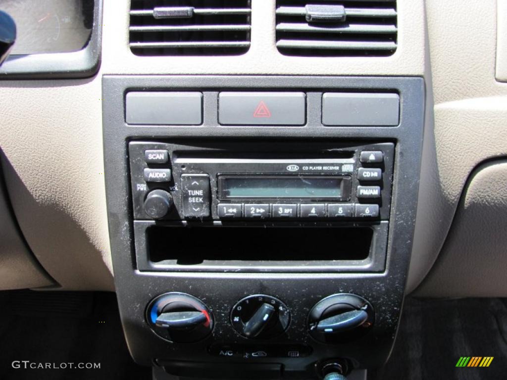 2004 Rio Sedan - Cinnamon / Beige photo #5