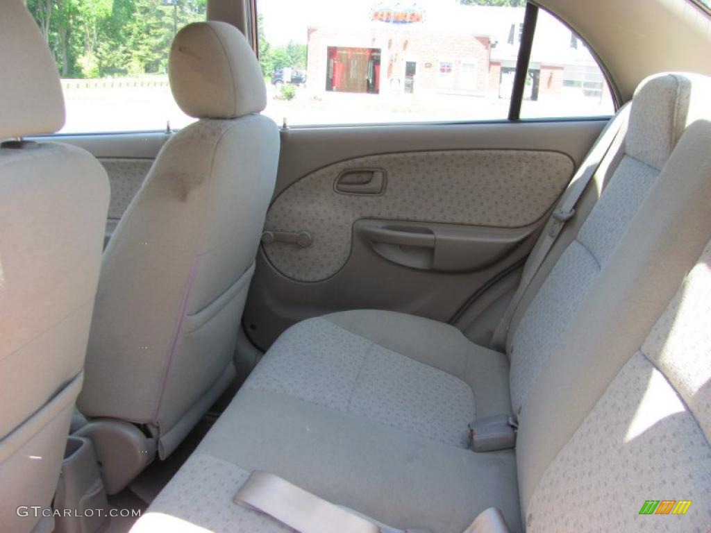 2004 Rio Sedan - Cinnamon / Beige photo #8