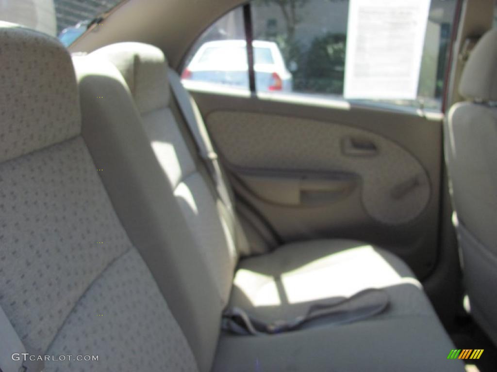 2004 Rio Sedan - Cinnamon / Beige photo #18