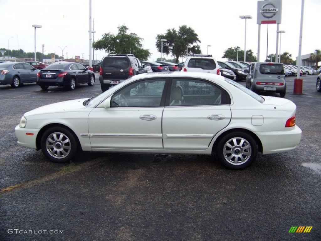 2002 Optima SE - White Pearl / Beige photo #1