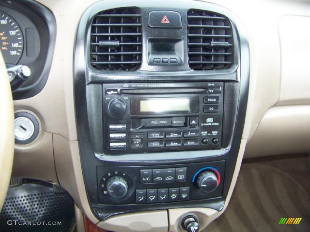 2002 Optima SE - White Pearl / Beige photo #11