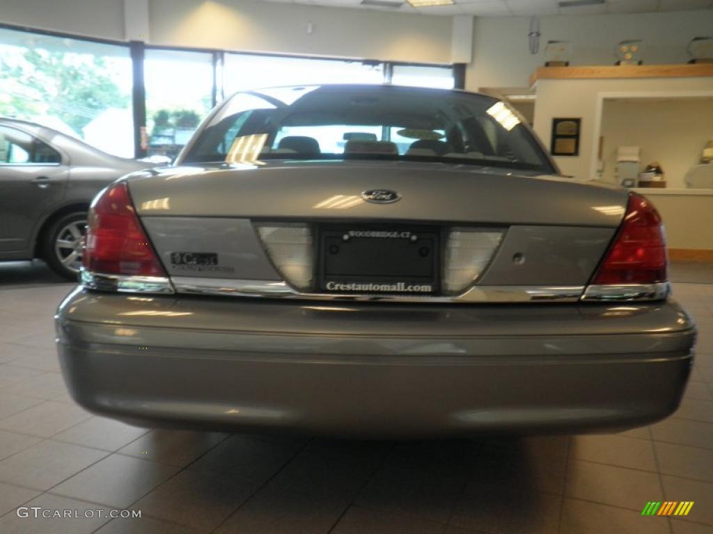 2006 Crown Victoria LX - Tungsten Metallic / Charcoal Black photo #5
