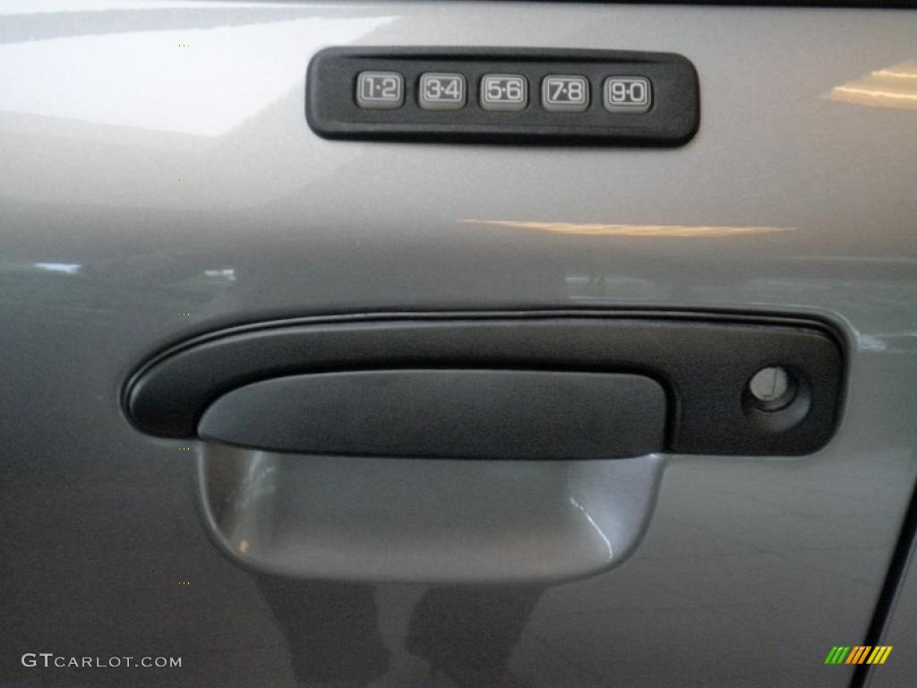 2006 Crown Victoria LX - Tungsten Metallic / Charcoal Black photo #11