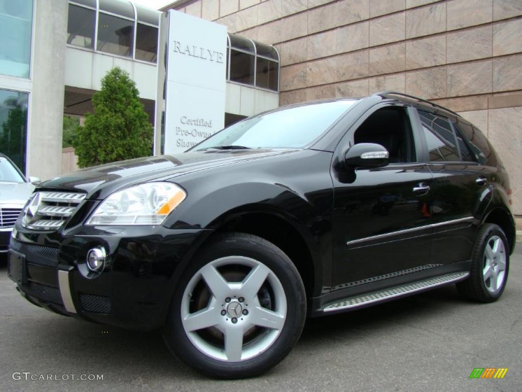 2008 ML 550 4Matic - Black / Black photo #1