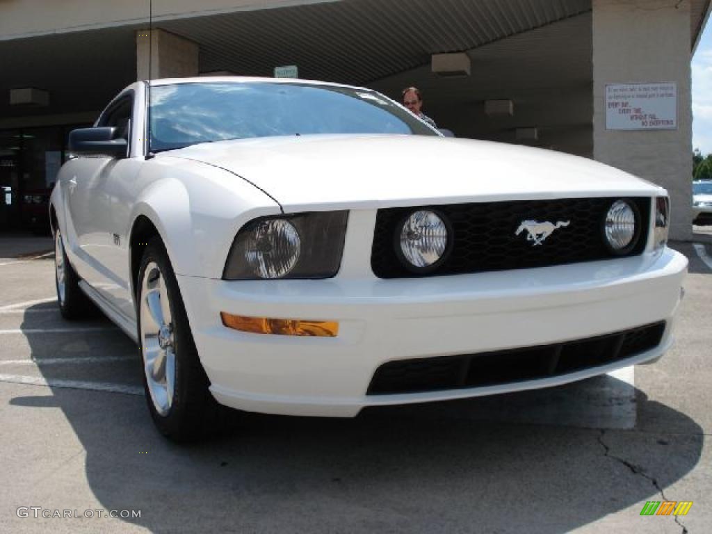 2006 Mustang GT Premium Coupe - Performance White / Light Graphite photo #1