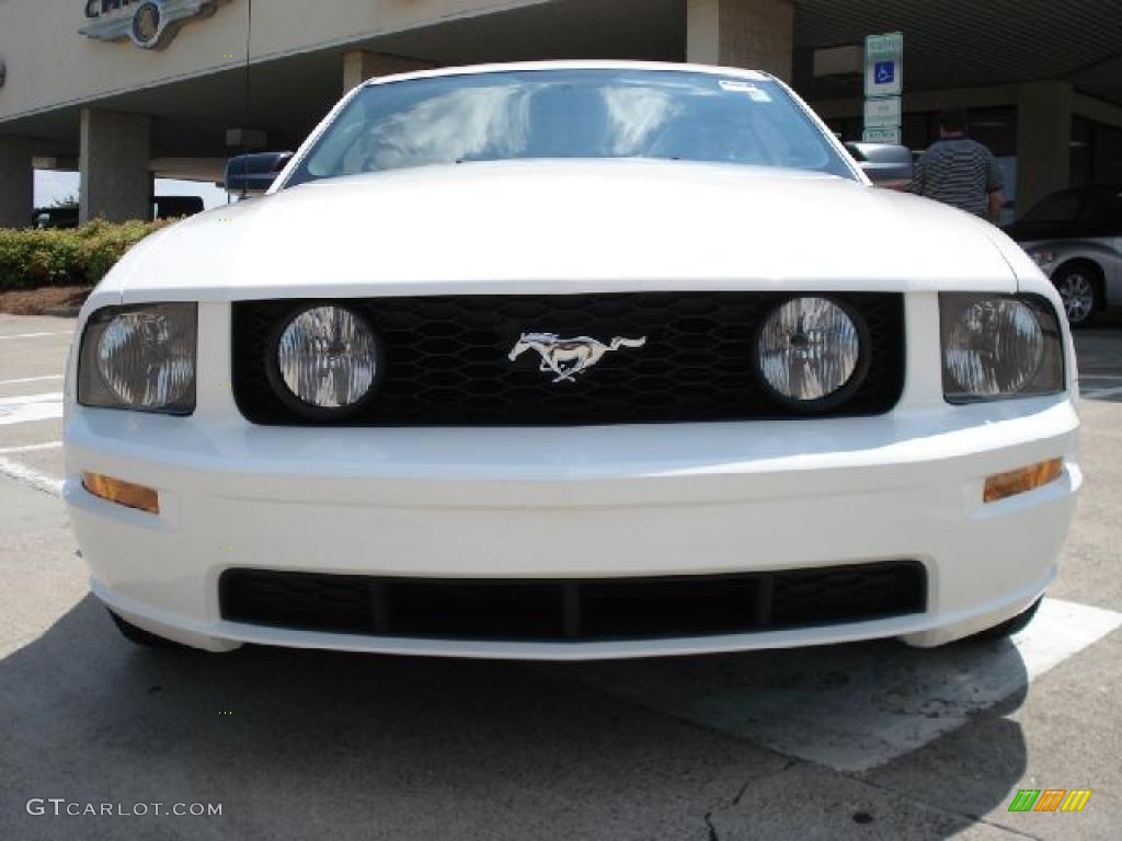 2006 Mustang GT Premium Coupe - Performance White / Light Graphite photo #5