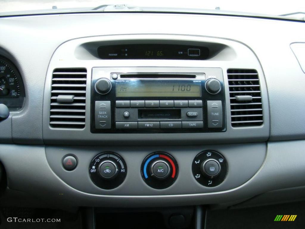 2004 Camry LE - Black / Stone photo #18