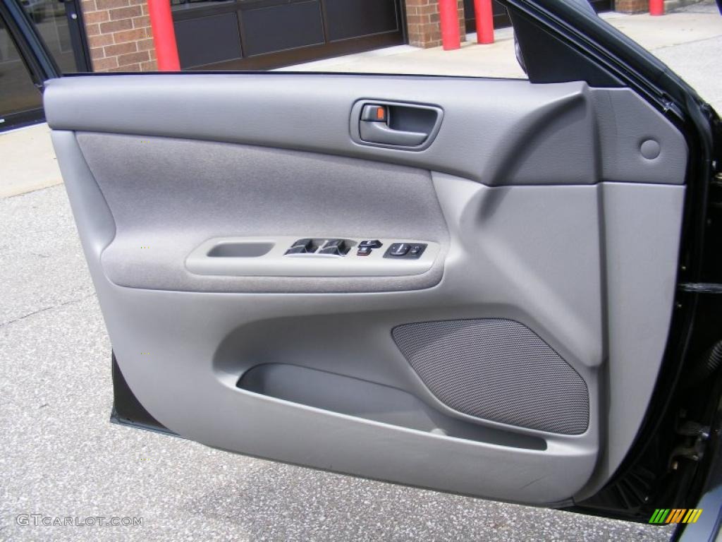 2004 Camry LE - Black / Stone photo #22