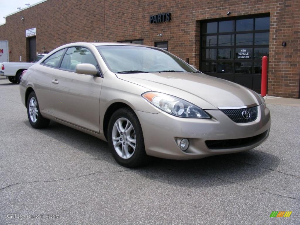 2004 Solara SE Coupe - Desert Sand Mica / Ivory photo #1