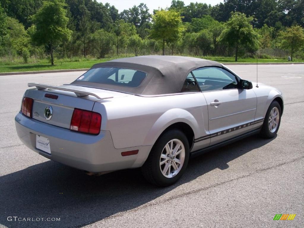 2007 Mustang V6 Deluxe Convertible - Satin Silver Metallic / Dark Charcoal photo #4