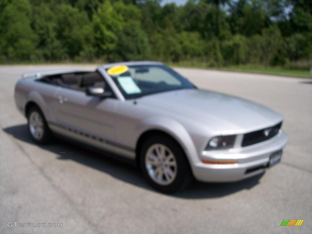 2007 Mustang V6 Deluxe Convertible - Satin Silver Metallic / Dark Charcoal photo #21