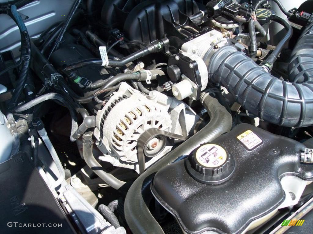 2007 Mustang V6 Deluxe Convertible - Satin Silver Metallic / Dark Charcoal photo #25