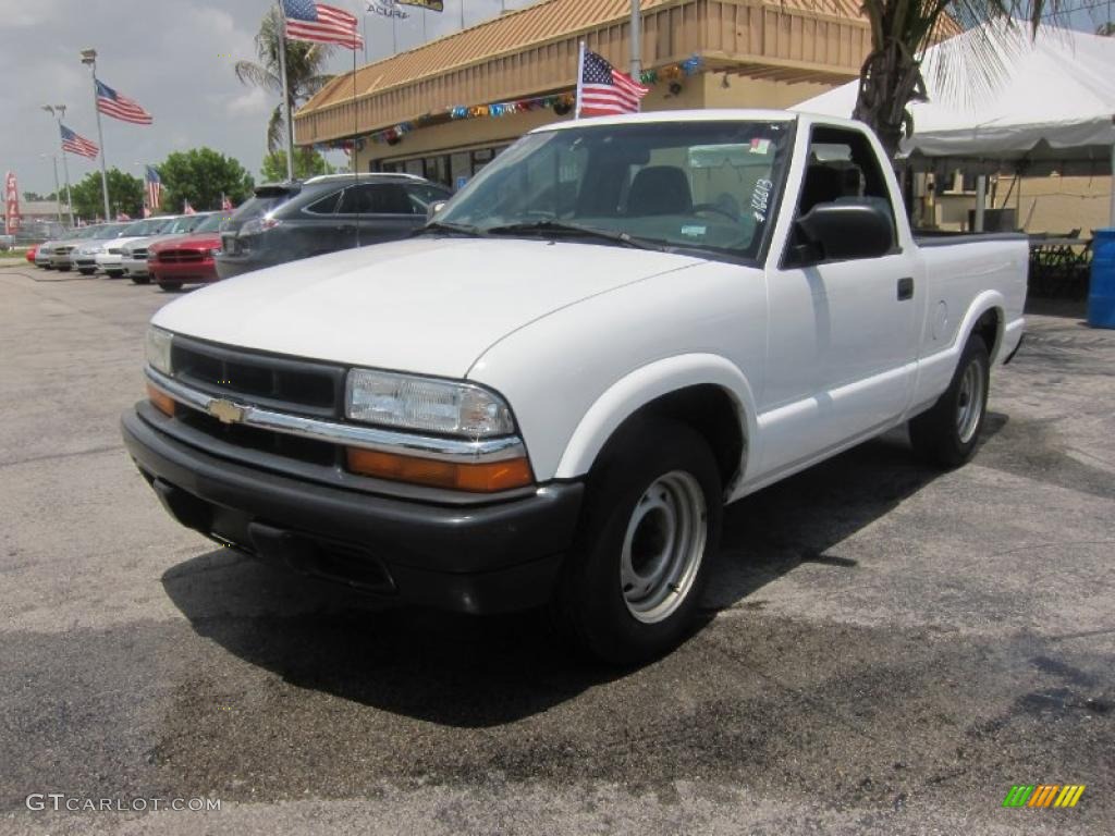 2003 S10 Regular Cab - Summit White / Medium Gray photo #1