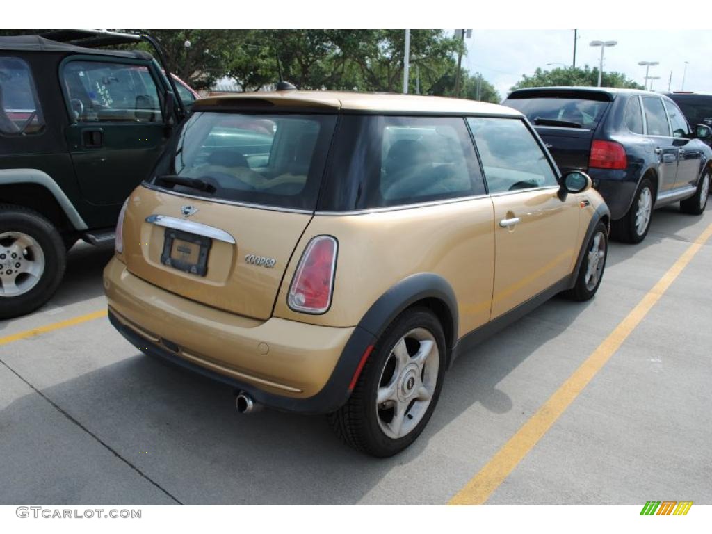 2005 Cooper Hardtop - Solid Gold Metallic / Cordoba Beige photo #4