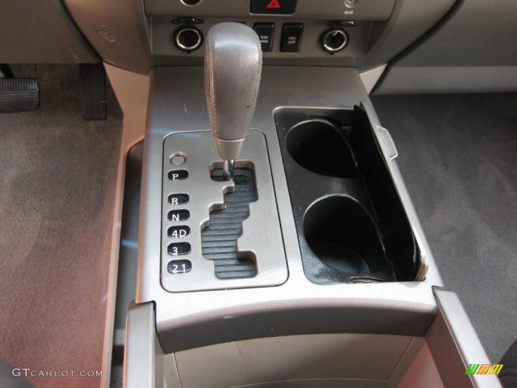 2004 Titan SE Crew Cab - Copper / Sand/Steel photo #18