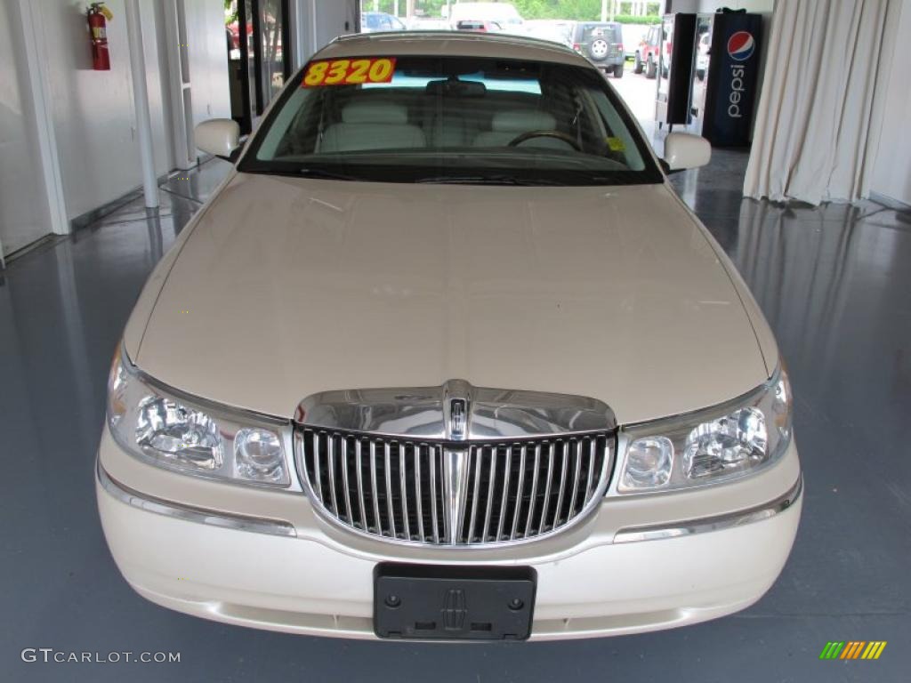 2000 Town Car Cartier - White Pearlescent Tri-Coat / Light Parchment photo #2