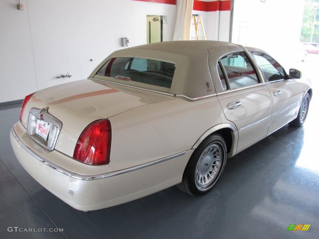 2000 Town Car Cartier - White Pearlescent Tri-Coat / Light Parchment photo #6