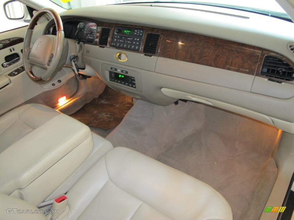 2000 Town Car Cartier - White Pearlescent Tri-Coat / Light Parchment photo #26