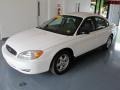 Vibrant White - Taurus SE Sedan Photo No. 3