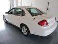 Vibrant White - Taurus SE Sedan Photo No. 4