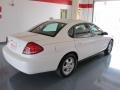 Vibrant White - Taurus SE Sedan Photo No. 6