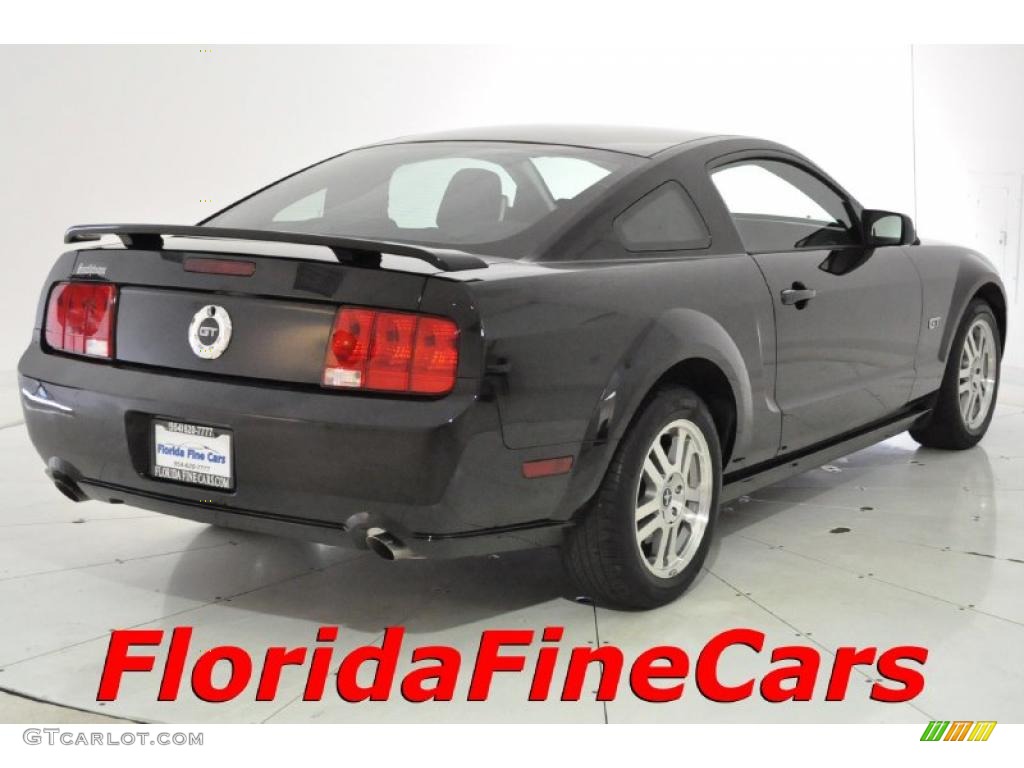 2006 Mustang GT Deluxe Coupe - Black / Dark Charcoal photo #2
