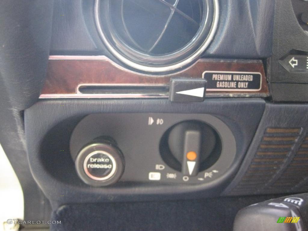 1986 Mercedes-Benz SL Class 560 SL Roadster Controls Photo #31270084