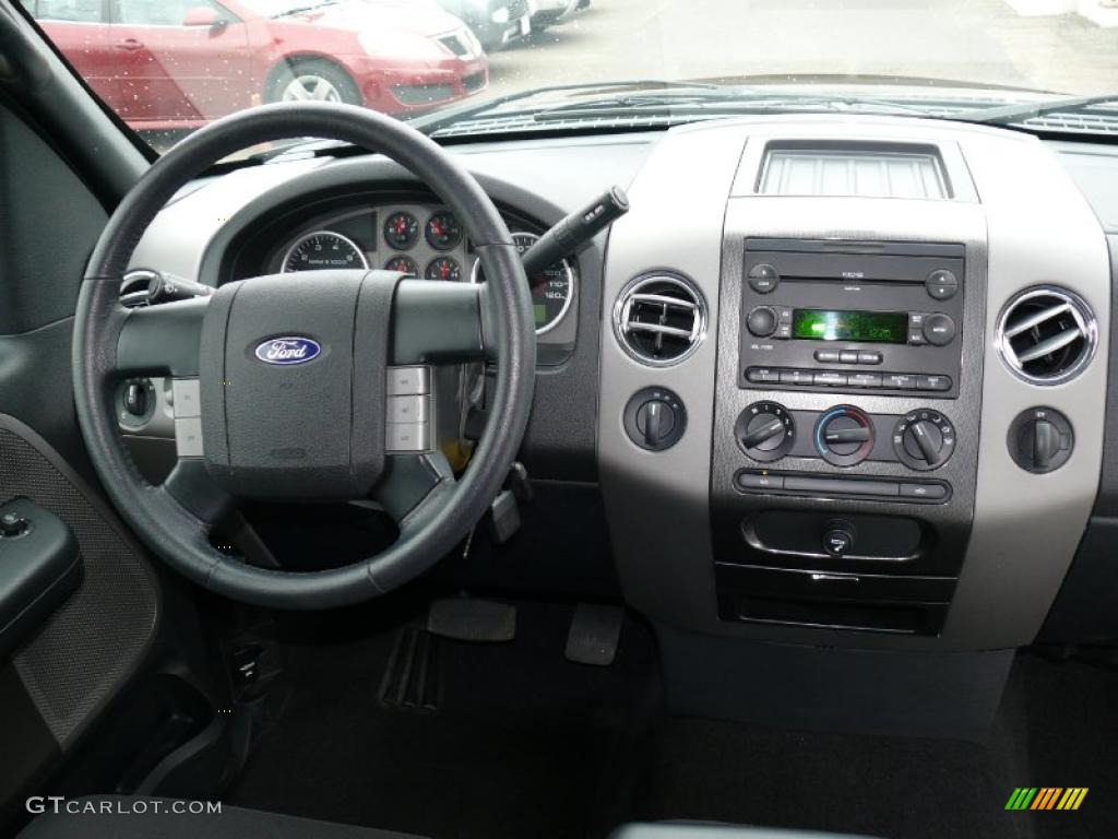 2006 F150 XLT Regular Cab 4x4 - Black / Black photo #10