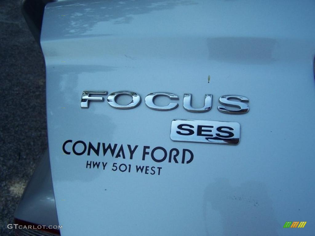 2007 Focus ZX4 SES Sedan - CD Silver Metallic / Charcoal/Light Flint photo #13