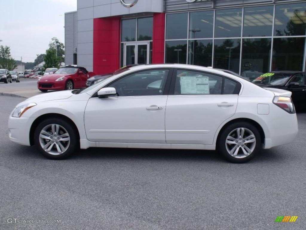 2010 Altima 3.5 SR - Winter Frost White / Charcoal photo #2