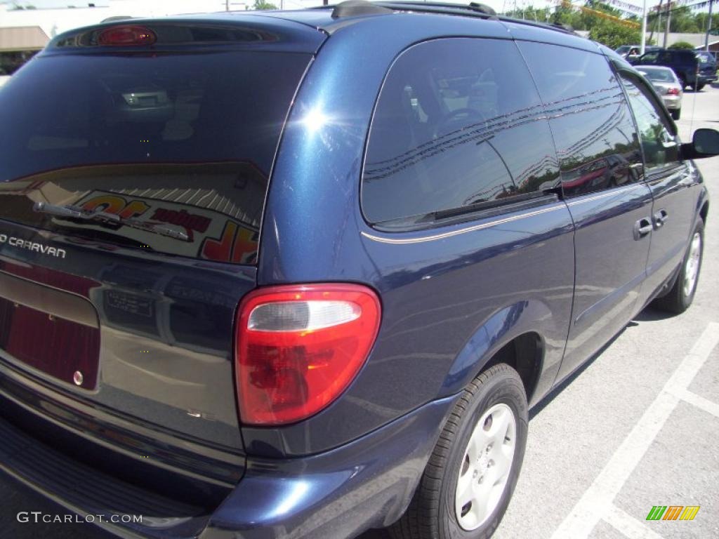 2003 Grand Caravan SE - Midnight Blue Pearl / Taupe photo #9