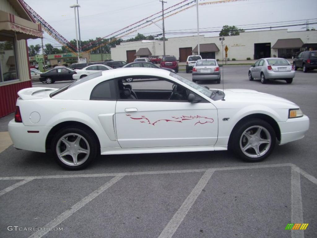 2000 Mustang GT Coupe - Crystal White / Dark Charcoal photo #9