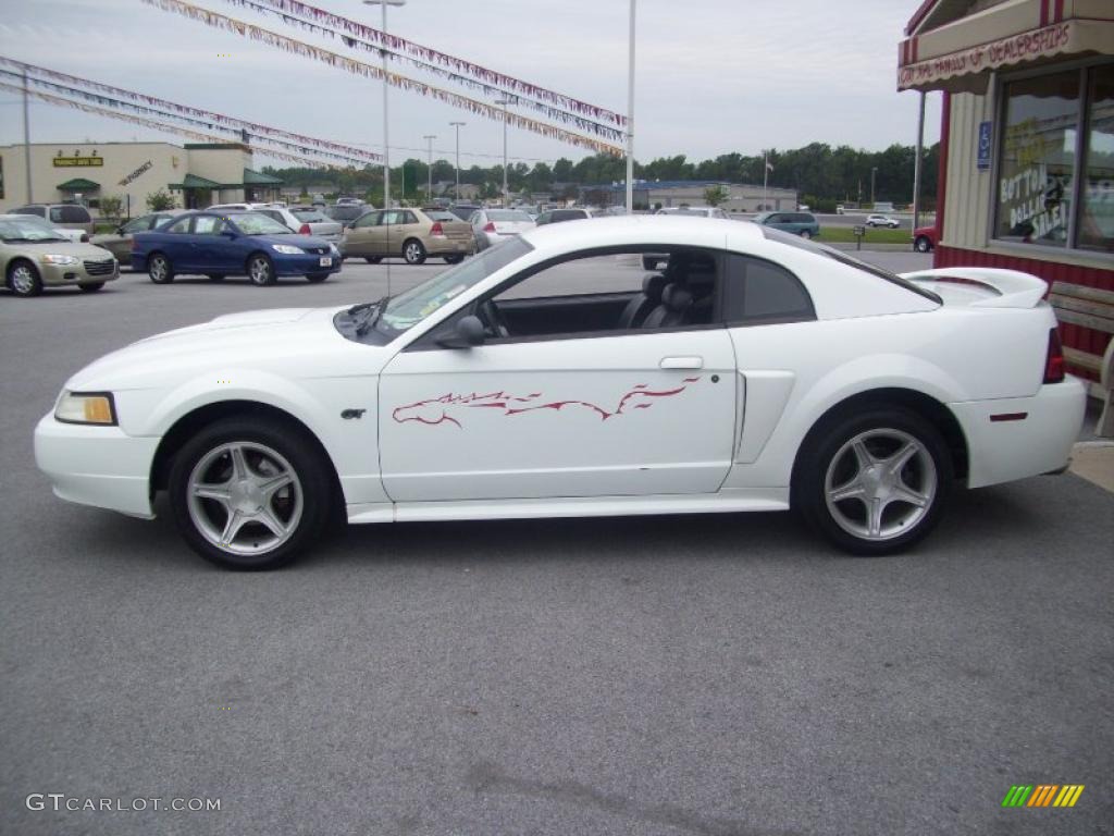 2000 Mustang GT Coupe - Crystal White / Dark Charcoal photo #10