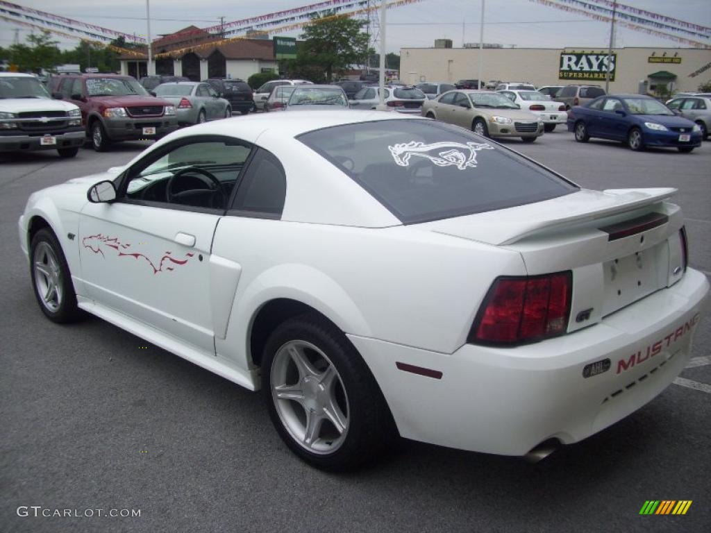 2000 Mustang GT Coupe - Crystal White / Dark Charcoal photo #11