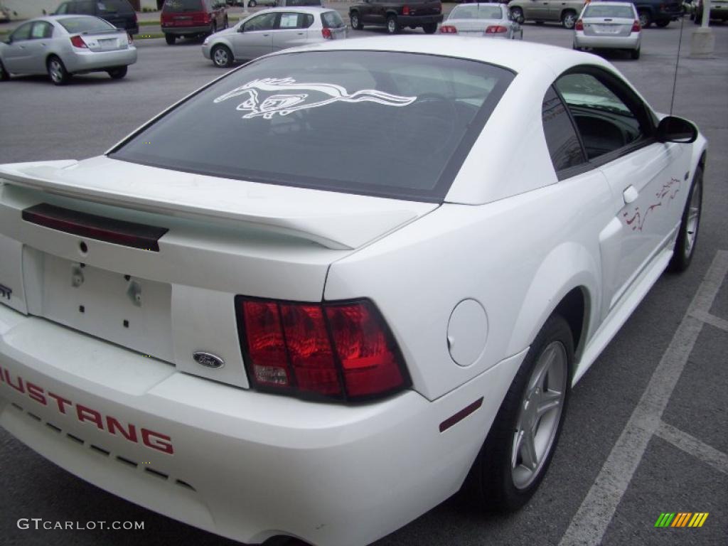 2000 Mustang GT Coupe - Crystal White / Dark Charcoal photo #14