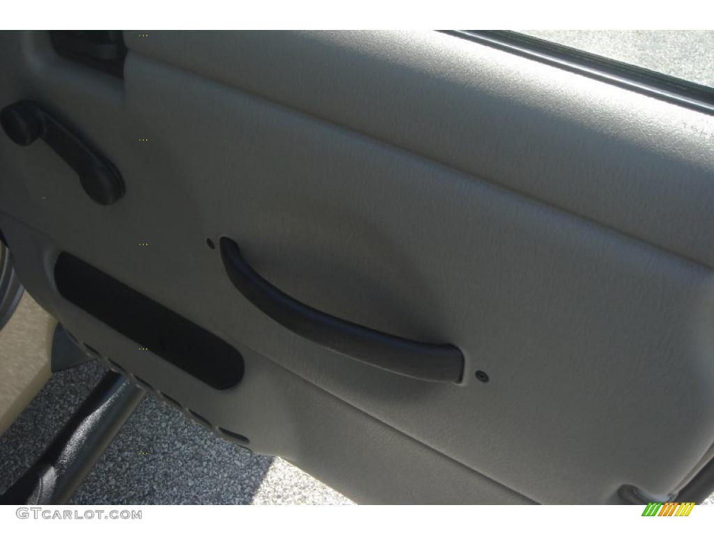 2004 Wrangler X 4x4 - Light Khaki Metallic / Dark Slate Gray photo #39