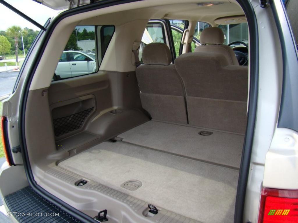 2005 Explorer XLT - Pueblo Gold Metallic / Medium Parchment photo #15