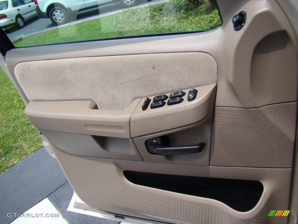 2005 Explorer XLT - Pueblo Gold Metallic / Medium Parchment photo #20