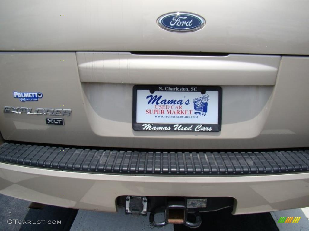 2005 Explorer XLT - Pueblo Gold Metallic / Medium Parchment photo #34