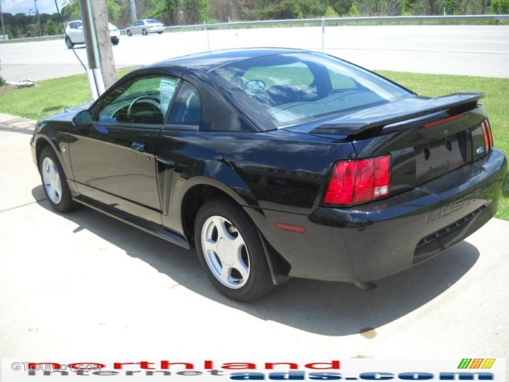 2003 Mustang V6 Coupe - Black / Dark Charcoal photo #4