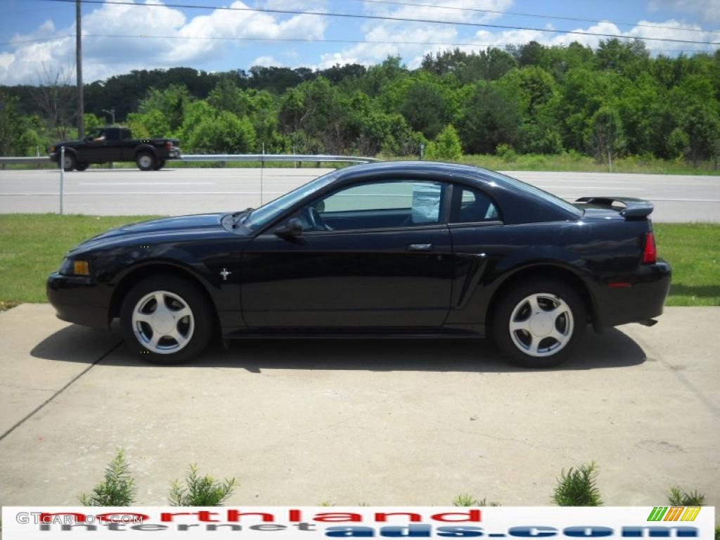 2003 Mustang V6 Coupe - Black / Dark Charcoal photo #5