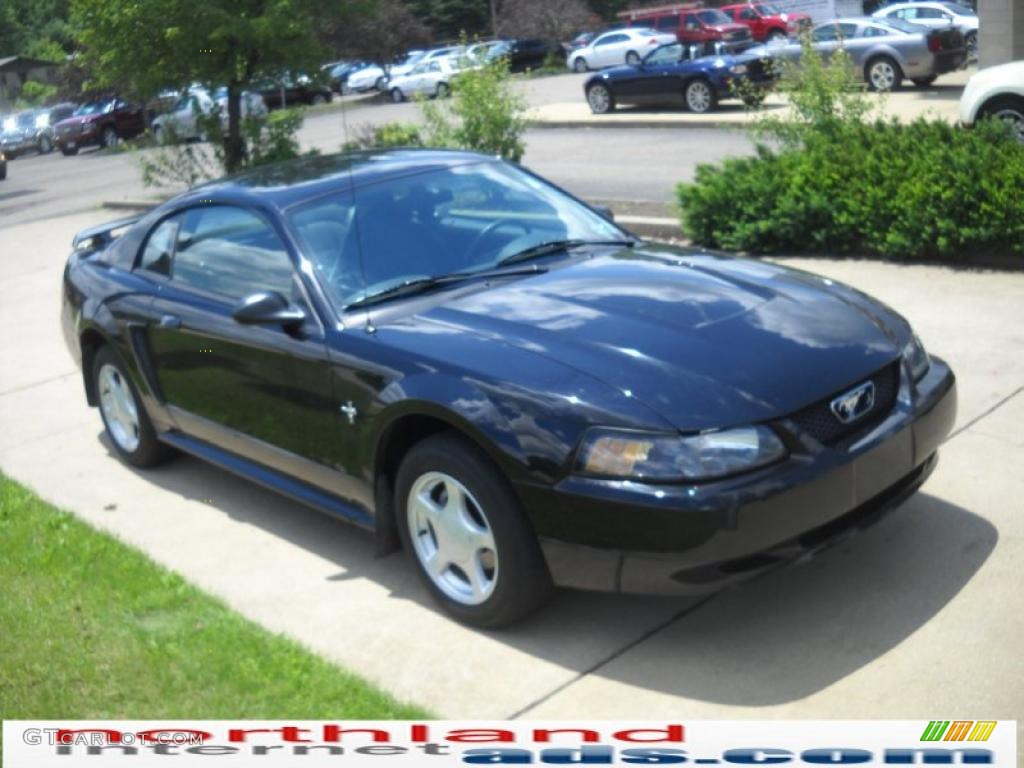 2003 Mustang V6 Coupe - Black / Dark Charcoal photo #15
