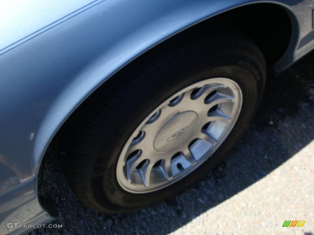 2000 Crown Victoria LX Sedan - Light Blue Metallic / Dark Denim Blue photo #7