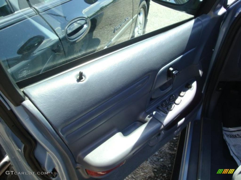 2000 Crown Victoria LX Sedan - Light Blue Metallic / Dark Denim Blue photo #11