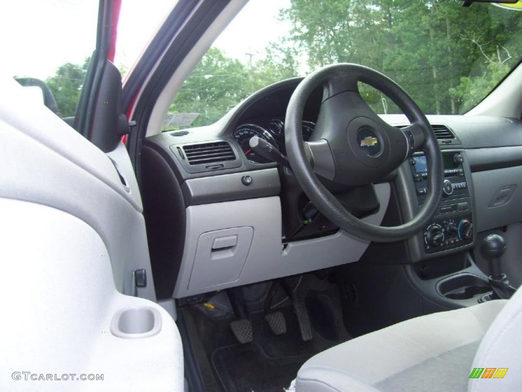 2007 Cobalt LS Coupe - Victory Red / Gray photo #8