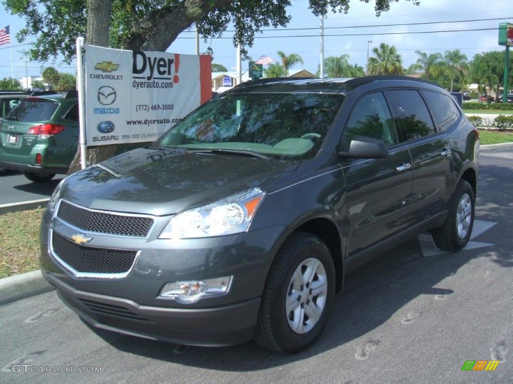 2010 Traverse LS - Cyber Gray Metallic / Dark Gray/Light Gray photo #1