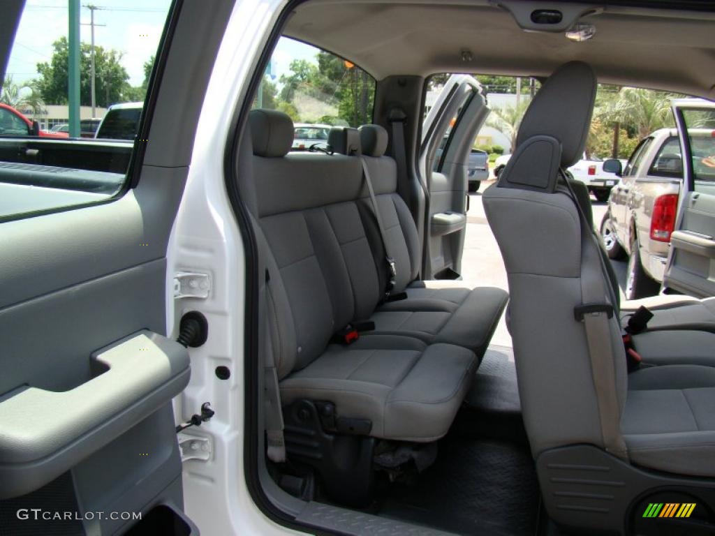 2005 F150 STX SuperCab 4x4 - Oxford White / Medium Flint Grey photo #13