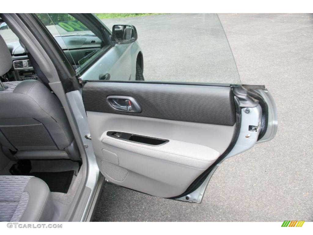 2003 Forester 2.5 XS - Platinum Silver Metallic / Gray photo #15