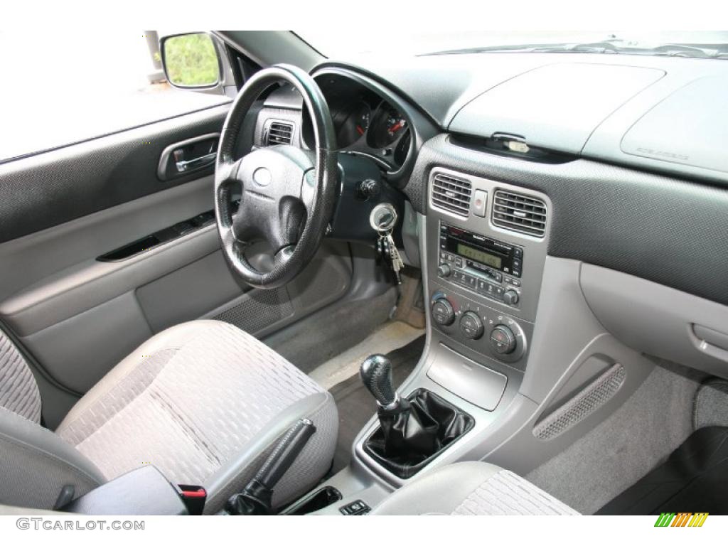 2003 Forester 2.5 XS - Platinum Silver Metallic / Gray photo #17