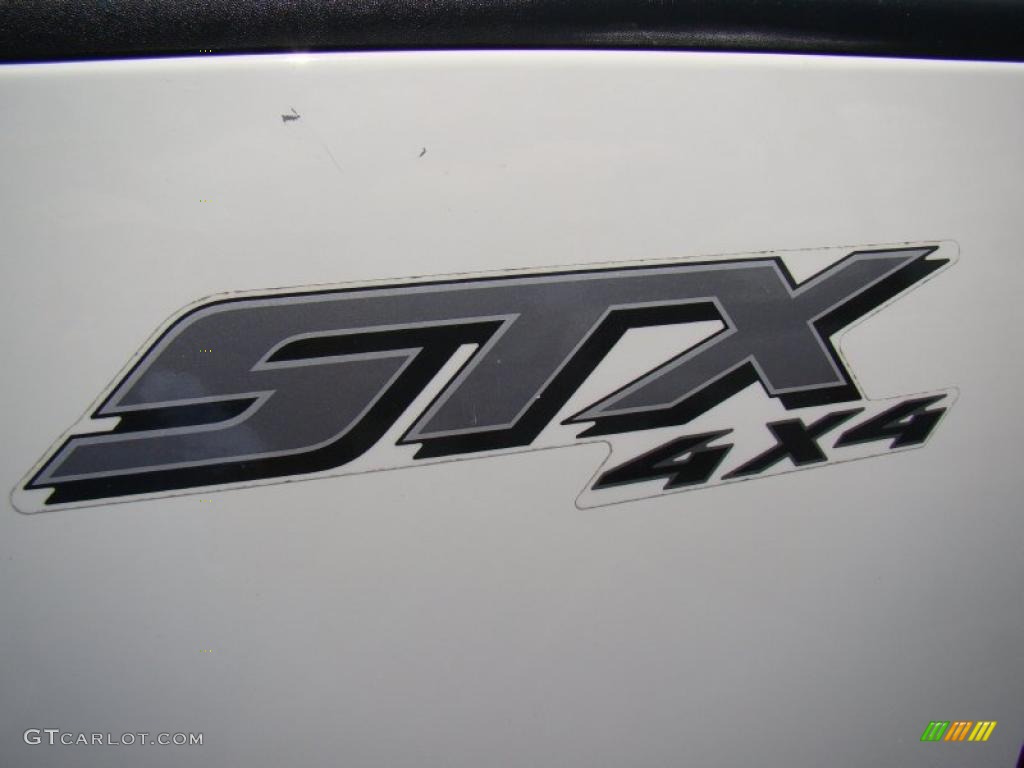 2005 F150 STX SuperCab 4x4 - Oxford White / Medium Flint Grey photo #32